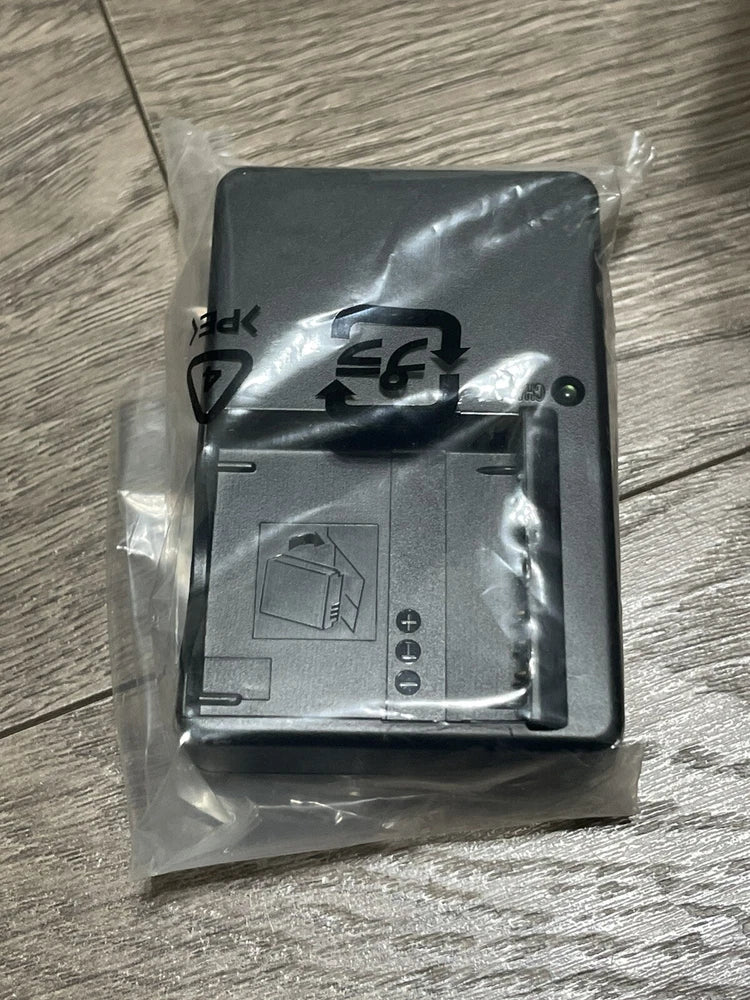Ricoh R8 10MP 7.1x Zoom Compact Digital Camera – Rare Black Edition (Brand New)