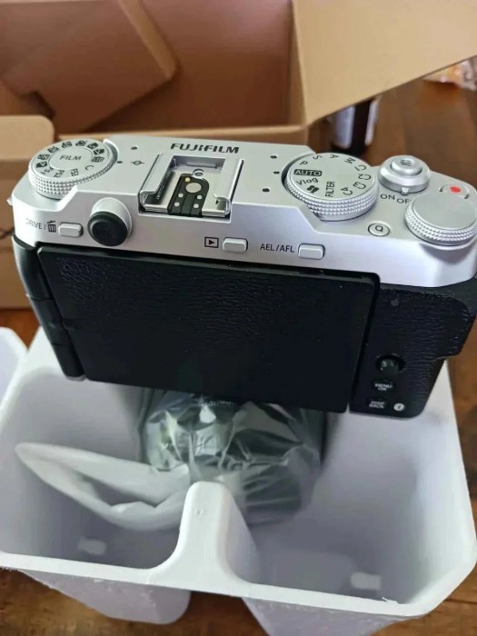 Picture of Fujifilm X-M5 26.1MP APS-C Mirrorless Camera with 15-45mm Lens - Silver