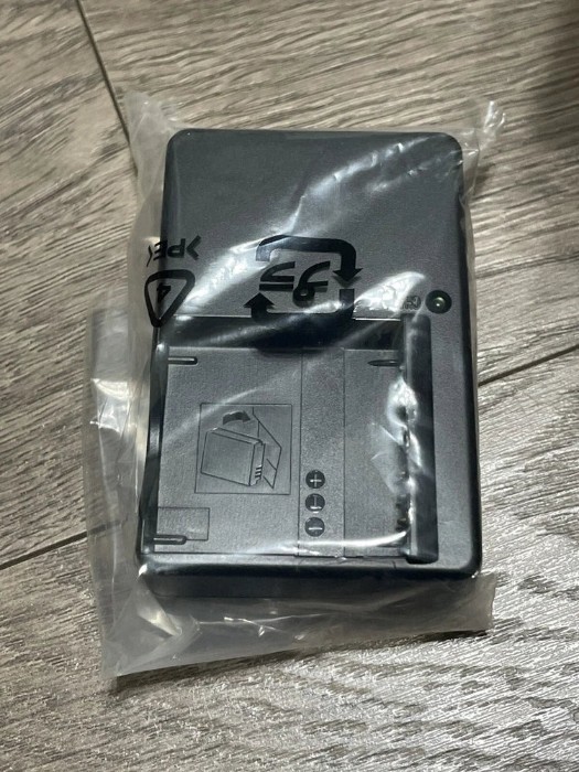 Picture of Ricoh R8 10MP 7.1x Zoom Compact Digital Camera – Rare Black Edition (Brand New)