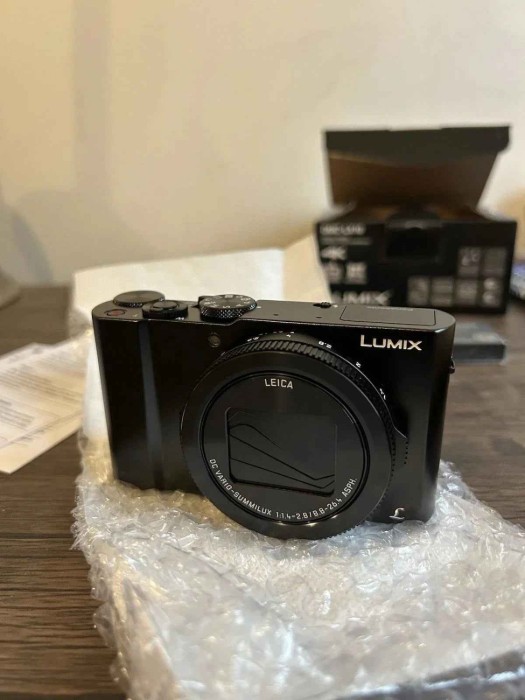 Picture of Panasonic LUMIX LX10 20.1MP Compact Camera with 24-72mm Leica Lens - Black