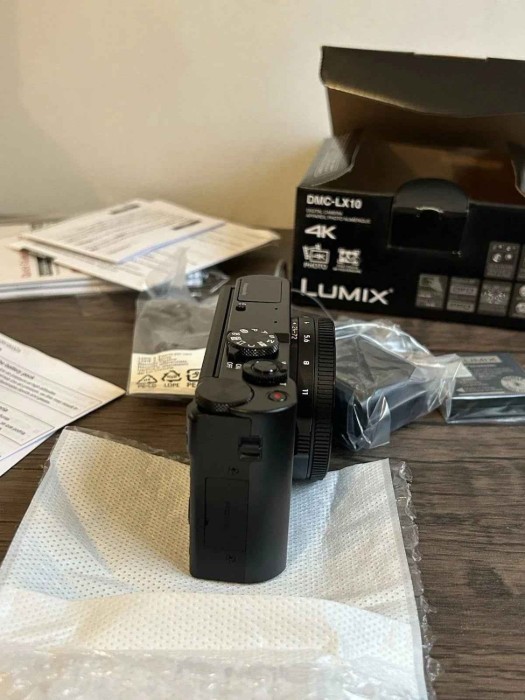 Picture of Panasonic LUMIX LX10 20.1MP Compact Camera with 24-72mm Leica Lens - Black